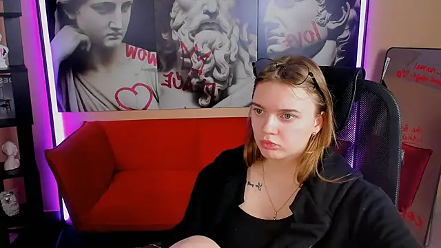 LisaMitchell online show from 11-01-25, 03:41