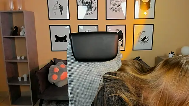 LisaMitchell online show from 11-03-25, 02:13