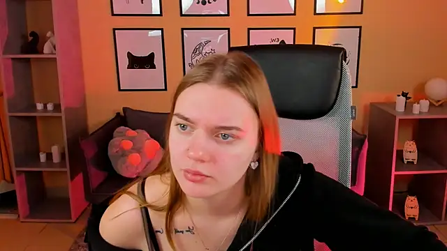 LisaMitchell online show from 11-05-25, 02:33