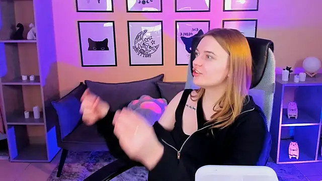 LisaMitchell online show from 11-06-25, 02:56