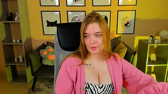 LisaMitchell online show from 11-14-25, 02:43