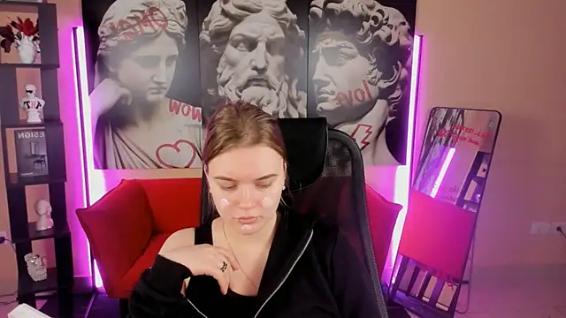 LisaMitchell online show from 11-15-25, 02:42