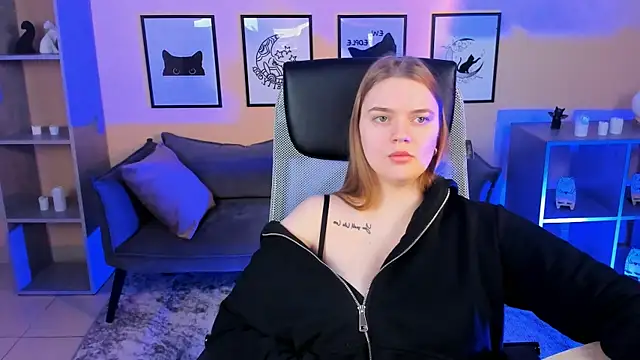 LisaMitchell online show from 11-21-25, 02:32