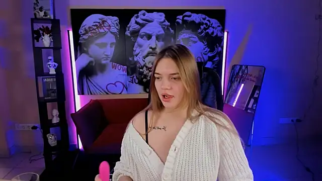 LisaMitchell online show from 11-22-25, 02:43