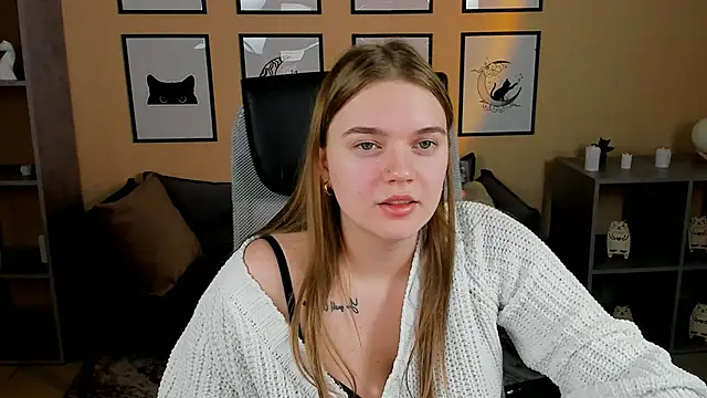 LisaMitchell online show from 11-25-25, 02:44