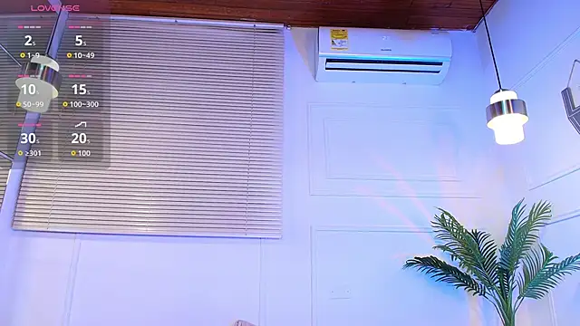 Snapshot of alessia_moon1 chatting on 11-08-25, 12:38 alessia moon1 online show from 11-08-25, 12:38