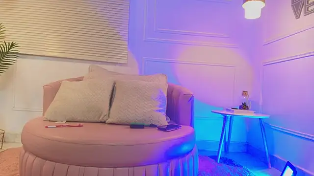 Snapshot of alessia_moon1 chatting on 11-14-25, 12:15 alessia moon1 online show from 11-14-25, 12:15