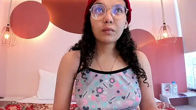 SweetStarr  online show from 09-26-25, 01:04
