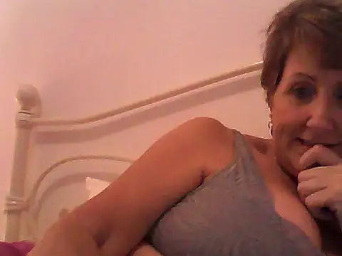 Snapshot of LadyLuxe_xx chatting on 10-12-25, 08:30 LadyLuxe xx online show from 10-12-25, 08:30