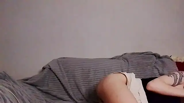 Snapshot of lesyawhite chatting on 12-04-25, 04:48 lesyawhite online show from 12-04-25, 04:48