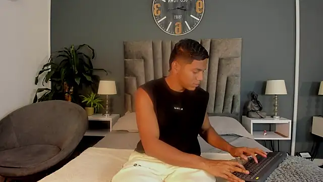 Snapshot of Zac_Haynes chatting on 10-22-25, 03:18 Zac Haynes online show from 10-22-25, 03:18