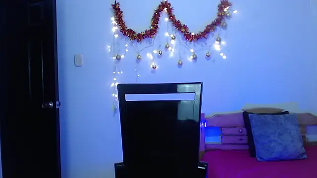 Gia Dior online show from 12-18-25, 11:22