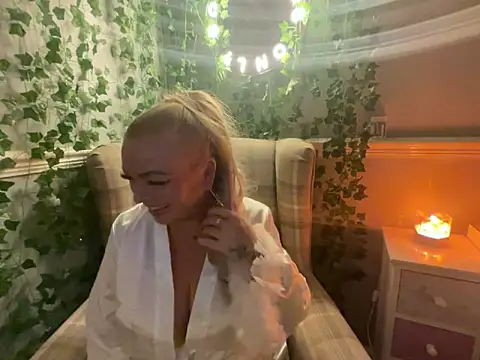 BonnyDesire online show from 10-21-25, 06:52