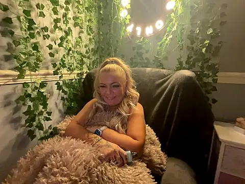 BonnyDesire online show from 12-18-25, 08:15