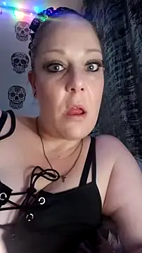 Snapshot of curvybabe88 chatting on 11-25-25, 01:05 curvybabe88 online show from 11-25-25, 01:05