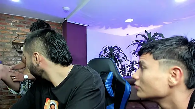 Hot Threesomee online show from 10-11-25, 01:09