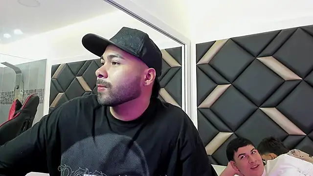 Hot Threesomee online show from 11-15-25, 01:07