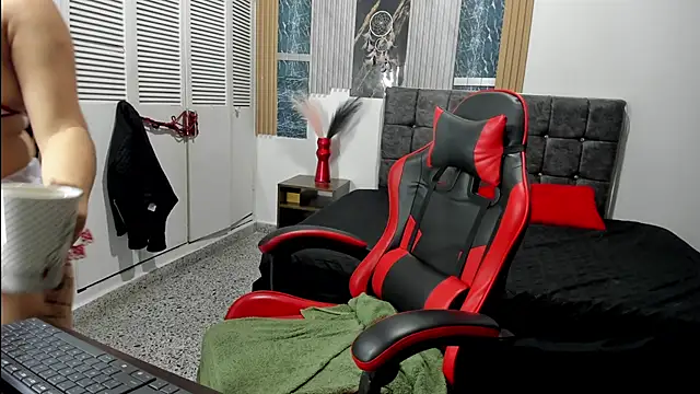 Snapshot of megan_yq chatting on 10-21-25, 12:55 megan yq online show from 10-21-25, 12:55