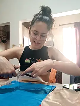 Snapshot of linameii chatting on 11-19-25, 04:29 linameii online show from 11-19-25, 04:29