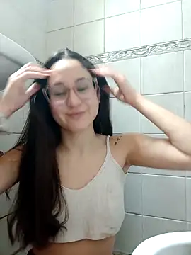 Snapshot of linameii chatting on 11-24-25, 04:45 linameii online show from 11-24-25, 04:45