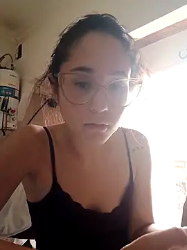 Snapshot of linameii chatting on 11-27-25, 05:26 linameii online show from 11-27-25, 05:26