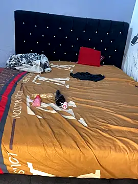 Daavikolovivi online show from 11-17-25, 03:23