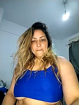 Lunita86 online show from 10-29-25, 02:19