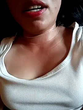 Snapshot of tulipsexy chatting on 10-13-25, 06:13 tulipsexy online show from 10-13-25, 06:13