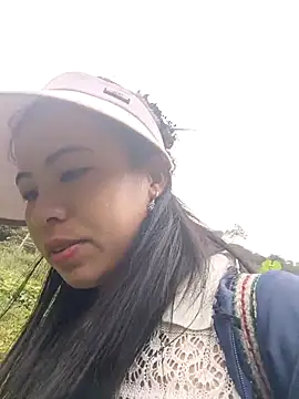 Snapshot of tulipsexy chatting on 10-17-25, 04:37 tulipsexy online show from 10-17-25, 04:37