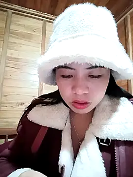 Snapshot of tulipsexy chatting on 11-19-25, 04:56 tulipsexy online show from 11-19-25, 04:56