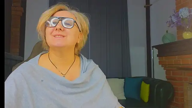 Marta Wils online show from 11-07-25, 04:12