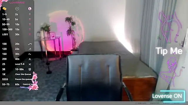 Snapshot of Divine_Goddesss chatting on 10-17-25, 04:26 Divine Goddesss online show from 10-17-25, 04:26