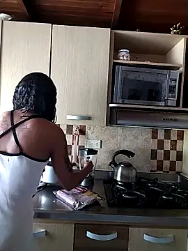 Suzanelee1 online show from 10-29-25, 02:30