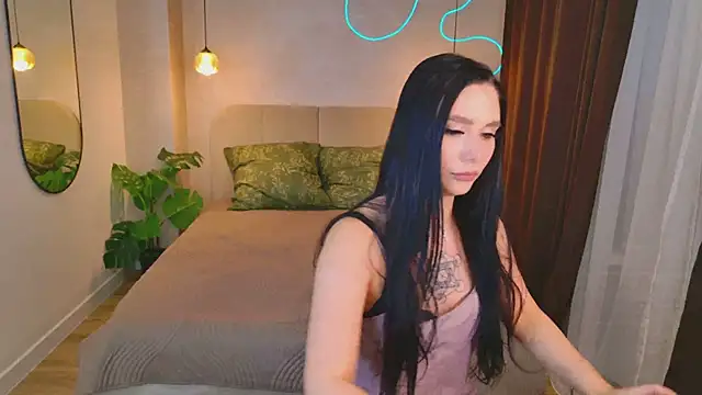 Snapshot of B_Monica_ chatting on 10-19-25, 09:04 B Monica online show from 10-19-25, 09:04