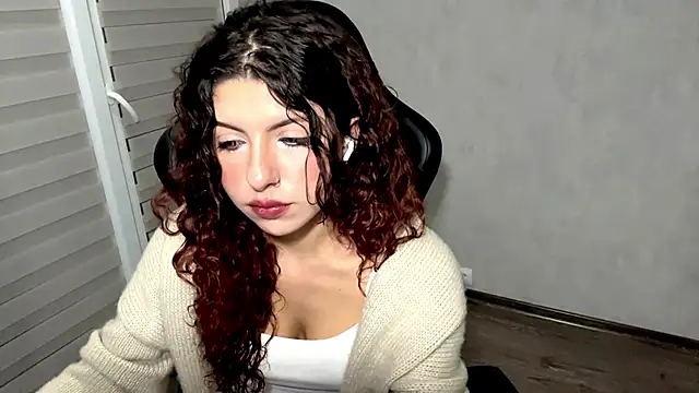 BabyJune18 online show from 09-26-25, 05:39