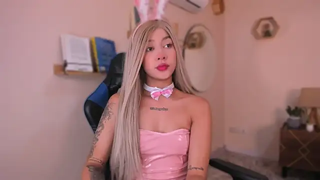 SofiaClarkson online show from 10-31-25, 12:28