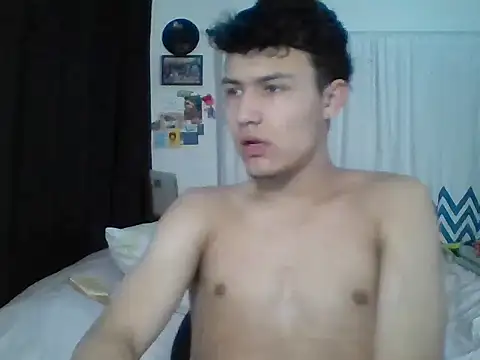 Snapshot of El_awo_ chatting on 09-25-25, 04:43 El awo online show from 09-25-25, 04:43