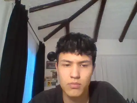 Snapshot of El_awo_ chatting on 10-17-25, 08:44 El awo online show from 10-17-25, 08:44