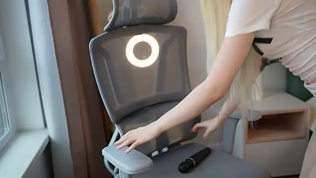 Snapshot of Laura_Obsidian chatting on 10-31-25, 07:09 Laura Obsidian online show from 10-31-25, 07:09