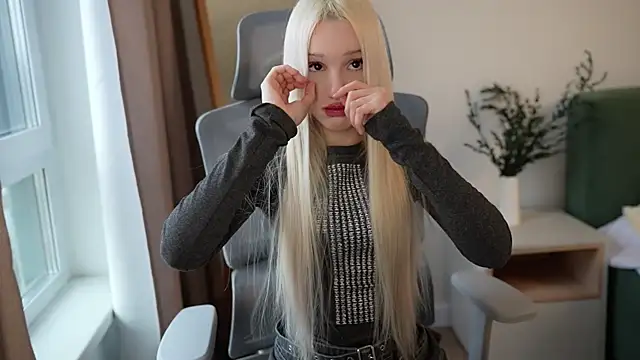 Snapshot of Laura_Obsidian chatting on 11-03-25, 07:09 Laura Obsidian online show from 11-03-25, 07:09