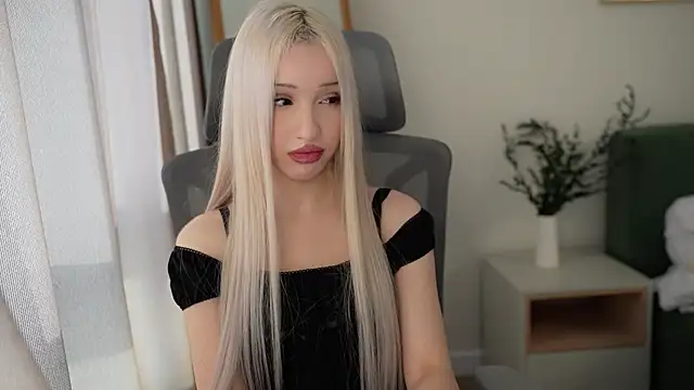 Snapshot of Laura_Obsidian chatting on 11-08-25, 08:03 Laura Obsidian online show from 11-08-25, 08:03