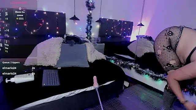 SabrinaV  online show from 11-17-25, 11:49