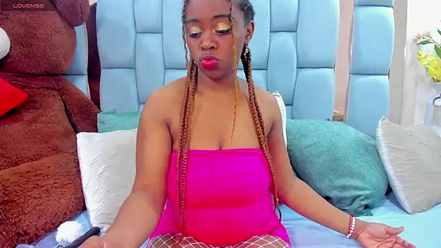 hazellanee online show from 11-08-25, 11:47