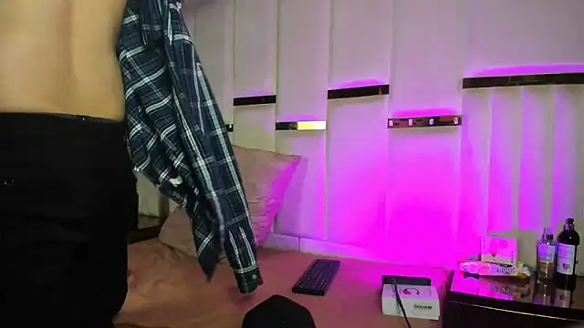 Snapshot of ANLLELOAndANGELA chatting on 10-26-25, 06:03 ANLLELOAndANGELA online show from 10-26-25, 06:03