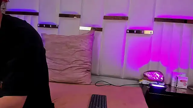 Snapshot of ANLLELOAndANGELA chatting on 11-15-25, 04:36 ANLLELOAndANGELA online show from 11-15-25, 04:36