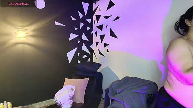 AgataThompson  online show from 10-17-25, 07:27