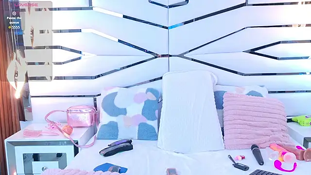 IrissBloom online show from 11-23-25, 07:13