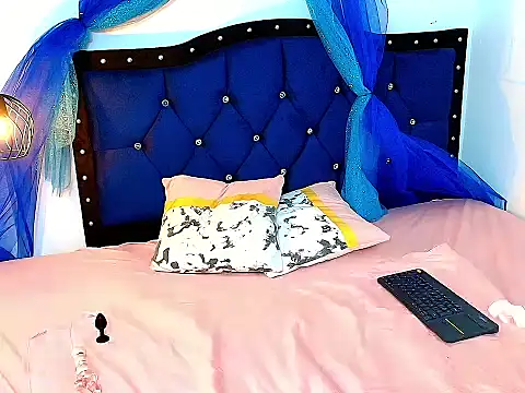 Selenegomezz online show from 12-18-25, 08:04