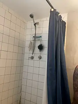 QUEENCALIMOD online show from 10-19-25, 04:29