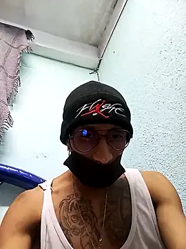 Snapshot of Crazygrillo69 chatting on 12-20-25, 10:22 Crazygrillo69 online show from 12-20-25, 10:22